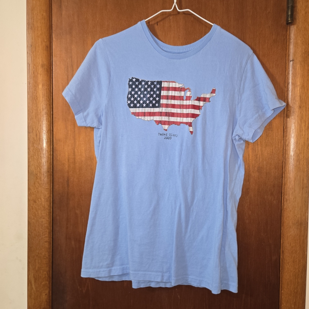 Faded Glory Light Blue Tee with USA Flag Map Graphic